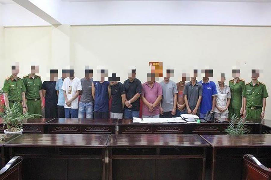 Công An Sơn La bắt giữ 13 đối tượng đánh bạc trên xe khách